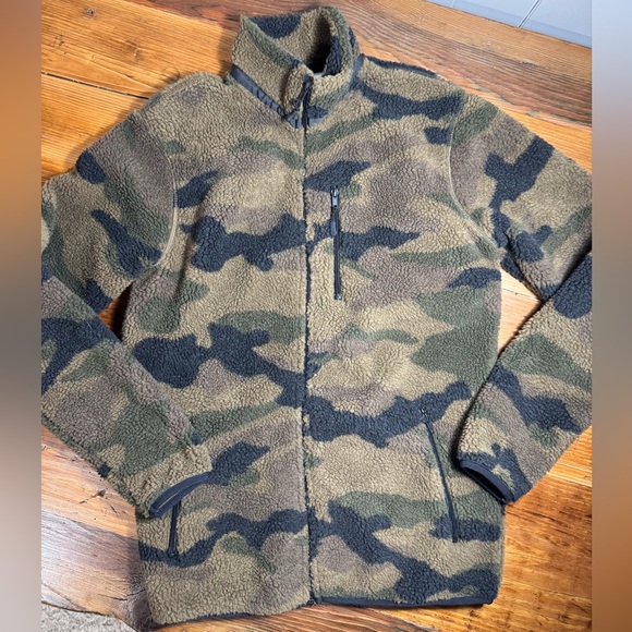 H&M Divided Men’s Sherpa Teddy Green Camo Zip-up fleece lined Jacket Size S EUC - Picture 3 of 13